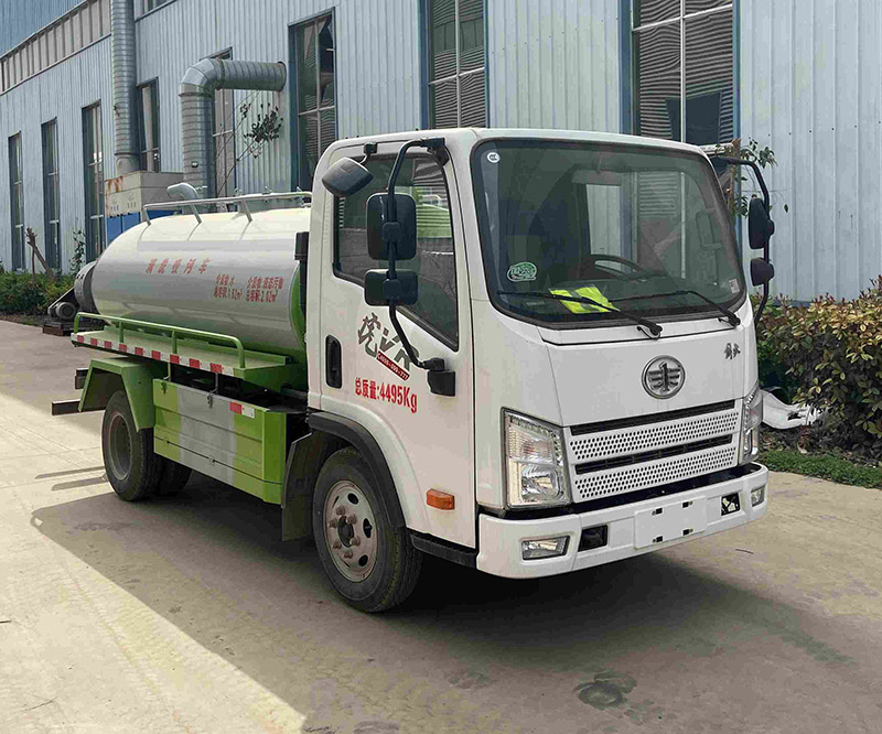 3 cubic cleaning and suction truck