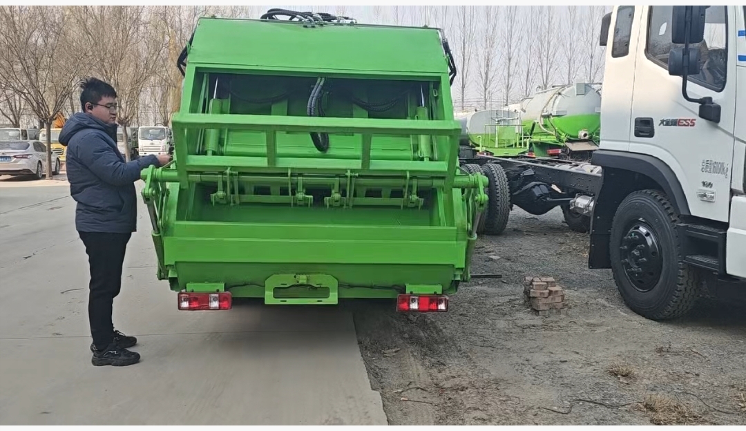 How a Garbage Compactor Works