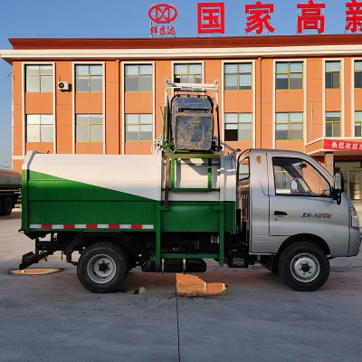 Camion della spazzatura con benna ribaltabile