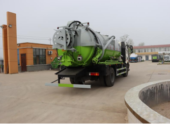 شاحنة تنظيف وشفط فعالة