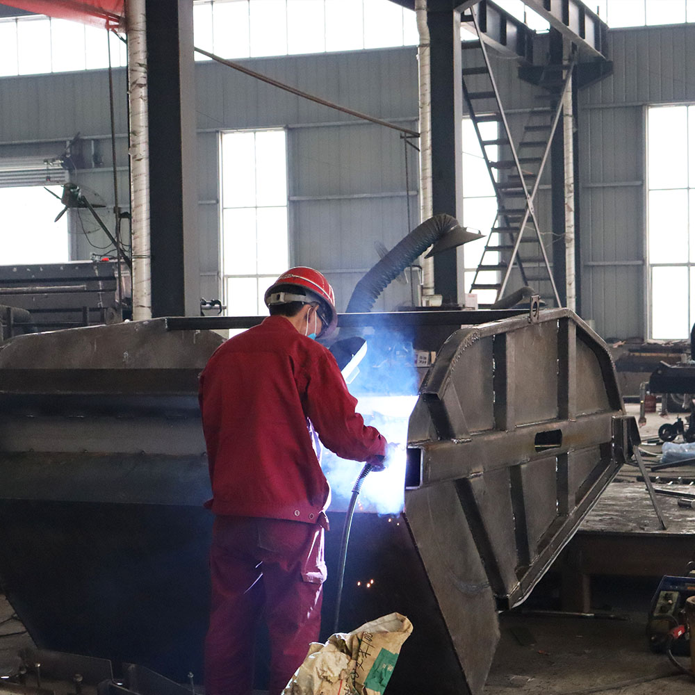 Welding of the Compactor Garbage Truck Tank Body Welding of the Compactor Garbage Truck Tank Body
