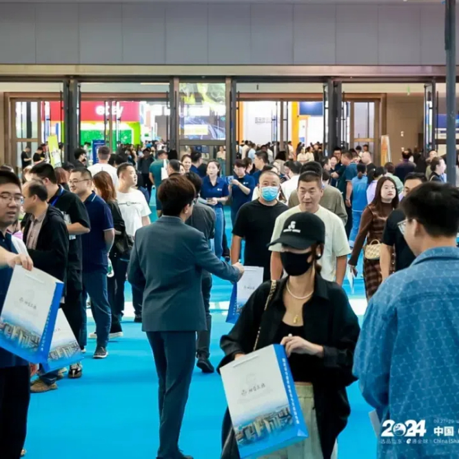 للمشاركة في المعرض.jpg