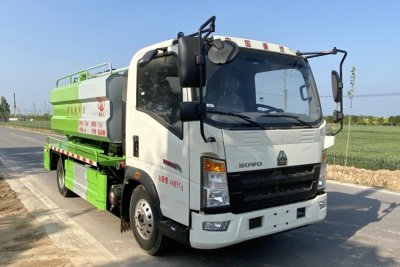 Clean the suction truck