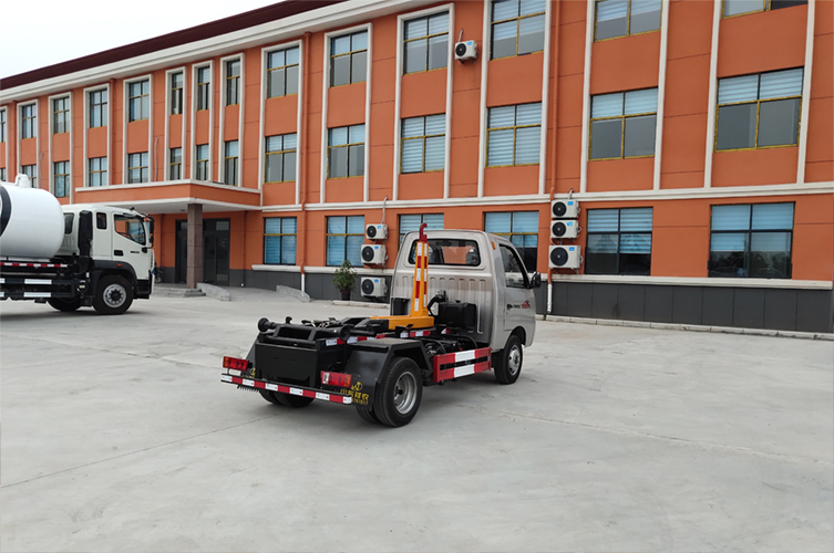 Hook Arm Garbage Truck