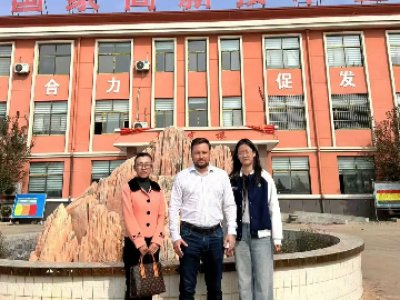 Russian customers come to visit our factory
