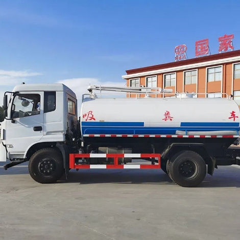 شاحنة شفط البراز.jpg