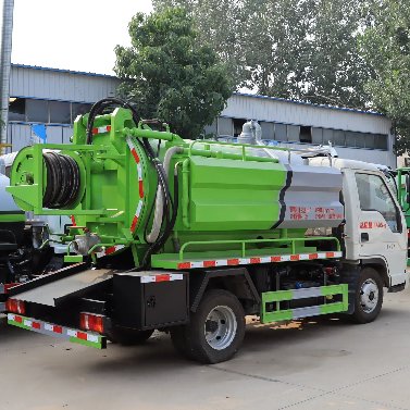 Small Cleaning And Suction Truck
