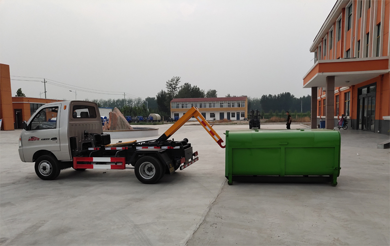 Hook Lift Garbage Truck