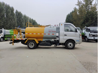 Petit camion d'arrosage.png