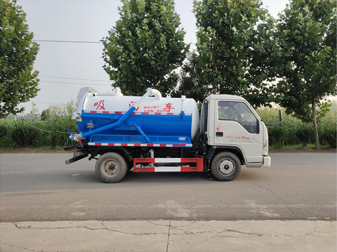 Suction Sewage Truck