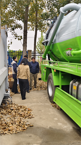 Factory tour for Vacuum Sewer Truck inspection. Factory tour for Vacuum Sewer Truck inspection.