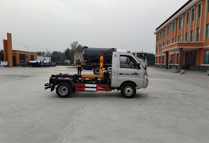 Hook Arm Garbage Truck