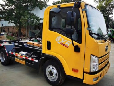 Maintenance of the telescopic arm of the hook arm garbage truck