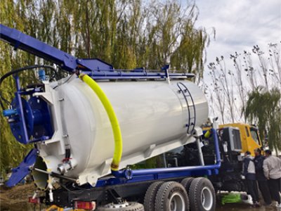 Cleaning Suction Truck