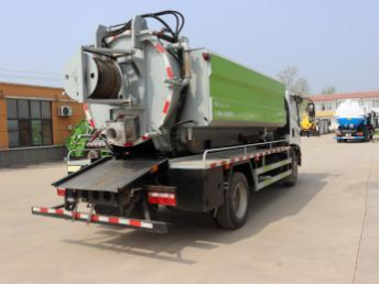 Pembersihan Dan Penyedutan Kenderaan Dwi Guna