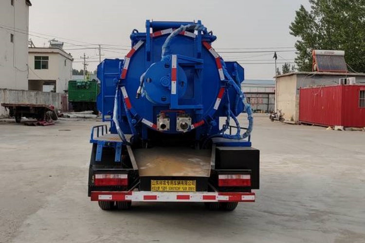 3 caminhão de limpeza e sucção cúbica