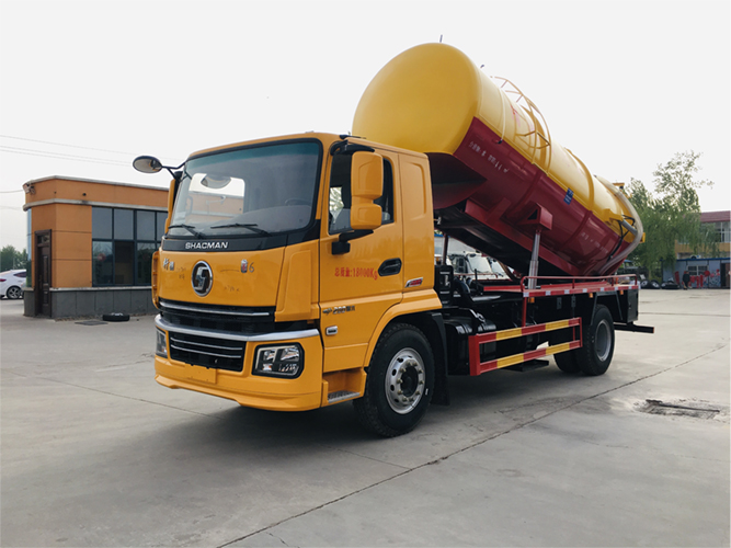 Большая очистительная и всасывающая машина