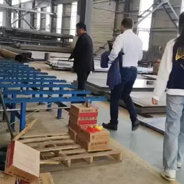 Кардарлар фабрикага келишет.jpg