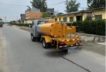 Small Sprinkler Truck