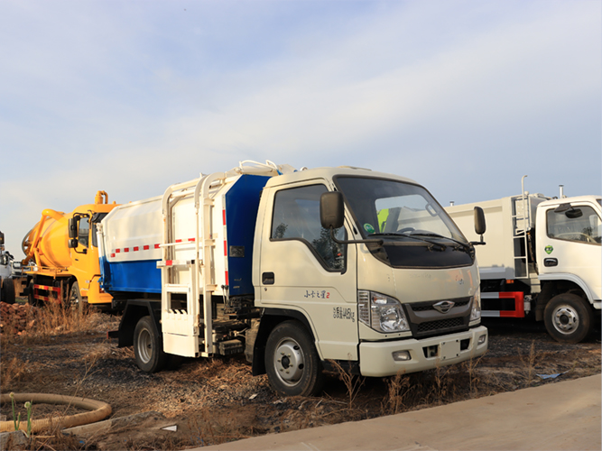 Self Loading Garbage Truck