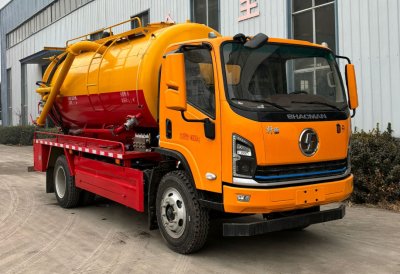 High pressure cleaning suction truck