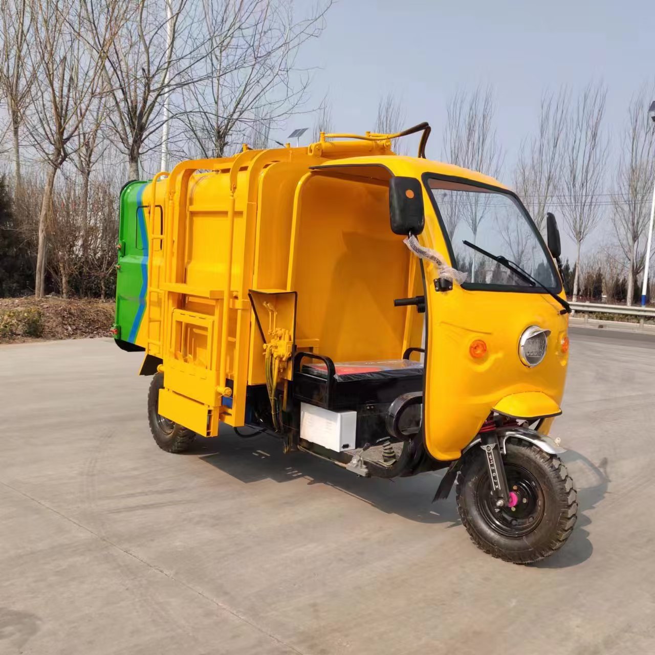 သုံးဘီးပုံးအမှိုက် truck.jpg