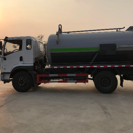 Vente de camions d'aspiration des eaux usées.jpg