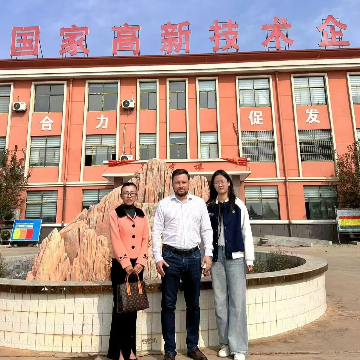 Кардарлар фабрикага келишет.jpg