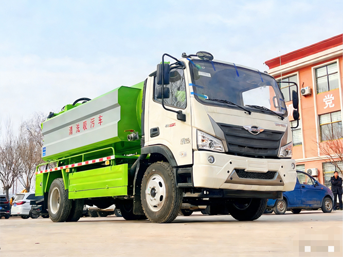 Suction Sewage Truck.jpg Suction Sewage Truck.jpg