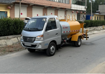 Petit camion d'arrosage.png