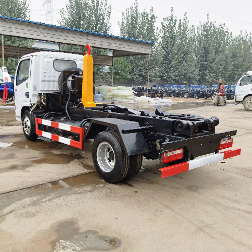 हुक आर्म कचरा ट्रक का उपयोग करने के लिए सावधानियां.jpg