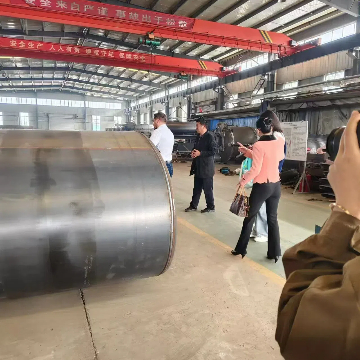 Кардарлар фабрикага келишет.jpg