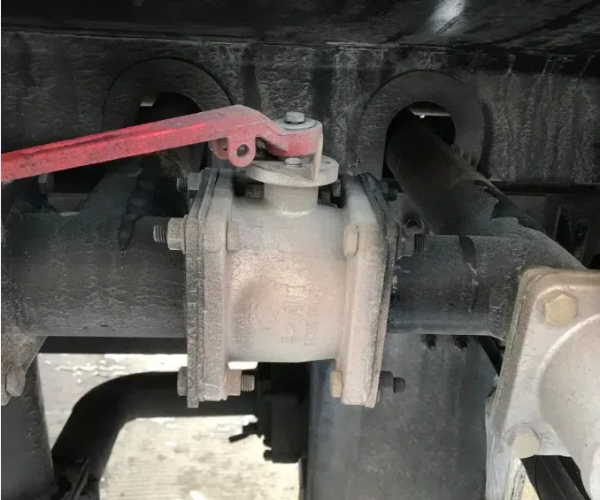  sprinkler truck.jpg
