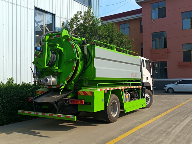 Sewer Cleaning Truck.jpg