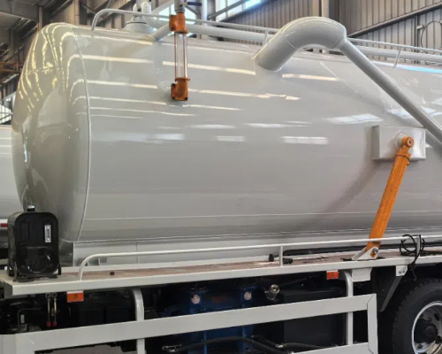 Badan tangki.jpg Badan tangki.jpg