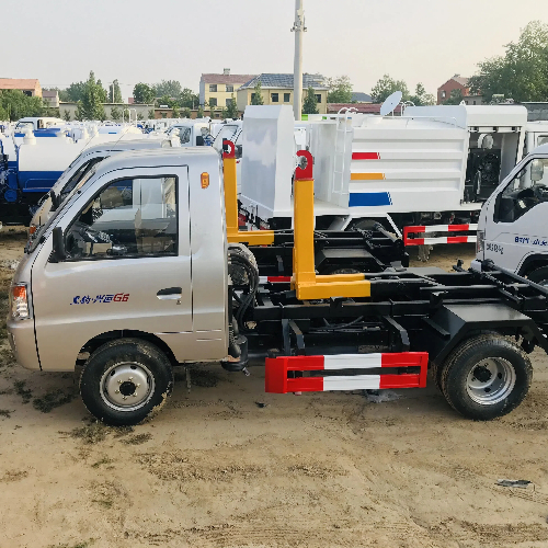 हुक आर्म कचरा ट्रक का उपयोग करने के लिए सावधानियां.jpg