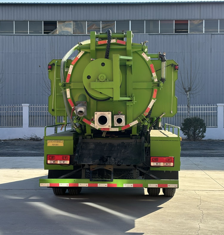 Camión de limpieza y succión de 10 metros cúbicos