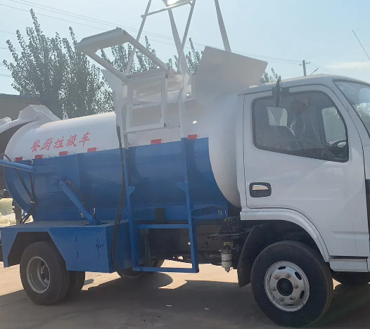 Il camion della spazzatura del ristorante