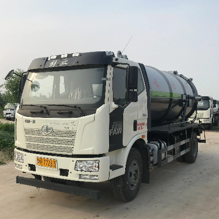 Camión de succión de aguas residuales a gran escala.jpg