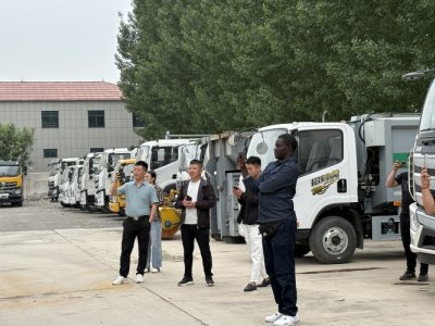 Foreign friends visit Xiangnong Factory to explore the technological innovation and application prospects of garbage trucks