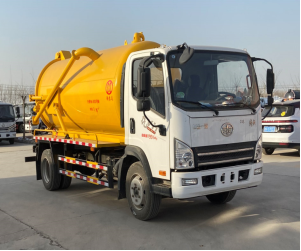 Camión de succión de tanque circular.png