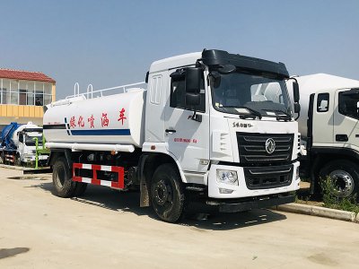 Dongfeng Huashen 12-square-foot sprinkler truck