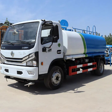 شاحنة رش متوسطة الحجم