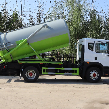 Diesel Suction truck.jpg Diesel Suction truck.jpg