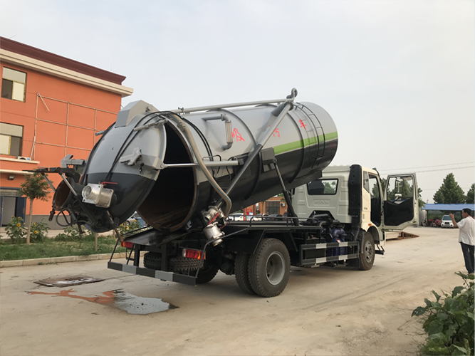 Suction Sewage Truck