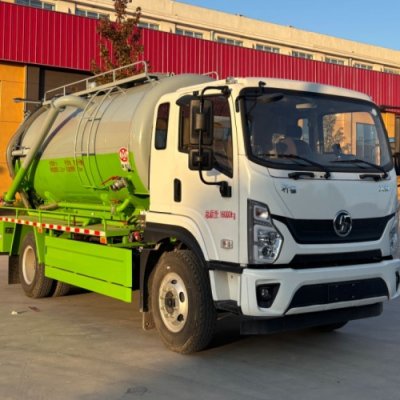 8 cubic cleaning and suction truck