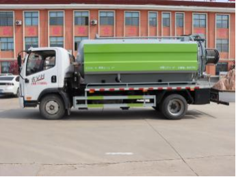 Cleaning And Suction Dual-use Vehicle