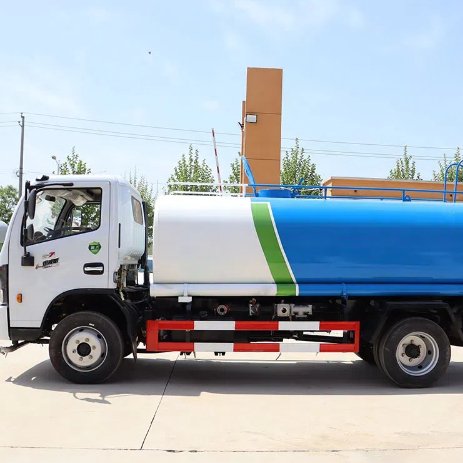 شاحنة رش متوسطة الحجم