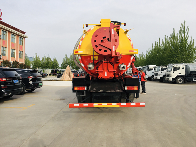 Suction Sewage Truck
