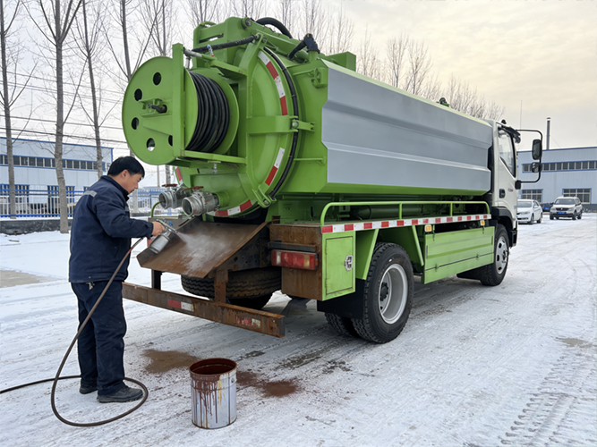 Suction Sewage Truck.jpg Suction Sewage Truck.jpg